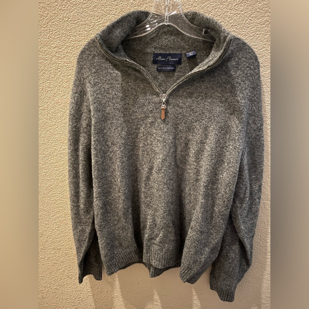 Beautiful, luxurious soft as butter 100% cashmere sweater size L